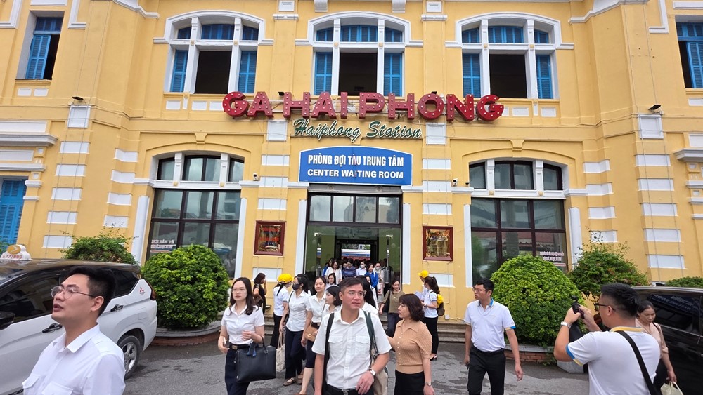 Thành phố nhỏ nhất Việt Nam chính thức vận hành chuyến tàu đặc biệt chưa từng có - ảnh 1