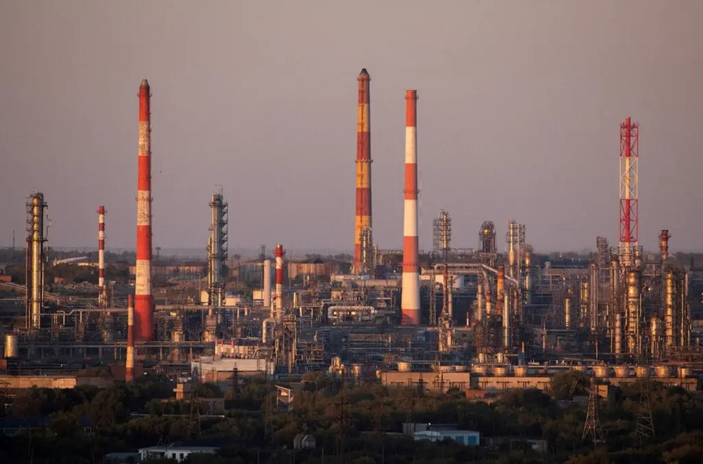 Phương Tây siết trừng phạt, 'hạm đội bóng tối' chở dầu Nga phình to - ảnh 1