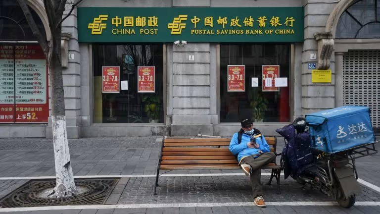 Nền kinh tế lớn thứ 2 thế giới lung lay: Người dân ngập trong nợ xấu tiêu dùng, hệ thống ngân hàng 'báo động đỏ' - ảnh 3