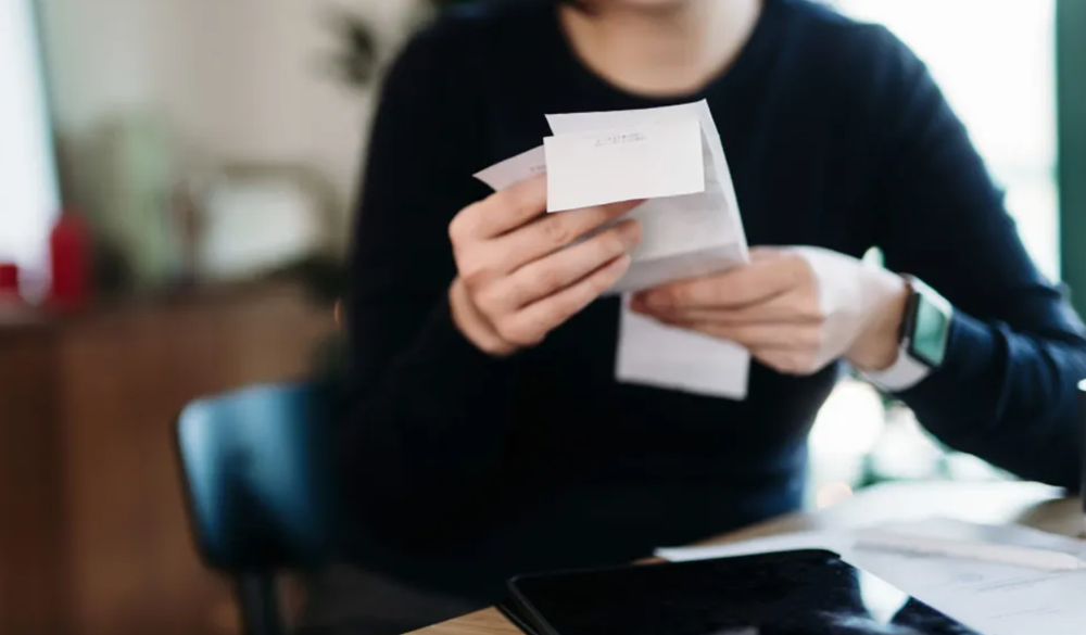 Siêu cường số 1 thế giới lung lay: Dân Mỹ kiếm hơn 13 tỷ đồng/năm vẫn ‘cháy túi’, người giàu cũng không dám mua nhà hay cưới xin  - ảnh 1