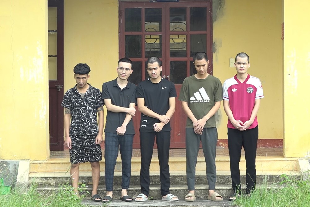 Khám xét khẩn cấp, bắt Phạm Văn Công, tịch thu 11 điện thoại, 6 CPU cùng hơn 100.000 file dữ liệu - ảnh 1