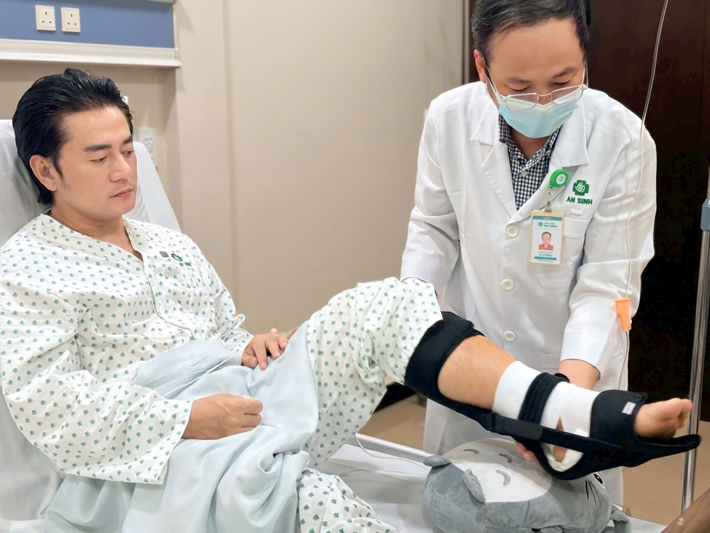 'Vua quảng cáo' Việt bị đứt gân gót chân khi chơi pickleball - ảnh 1