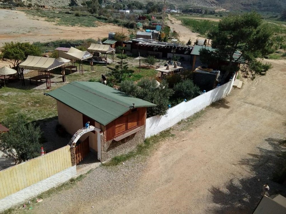 Biên giới quốc gia ngắn nhất thế giới: Dài vỏn vẹn 85m, được đánh dấu bằng sợi dây màu xanh - ảnh 6