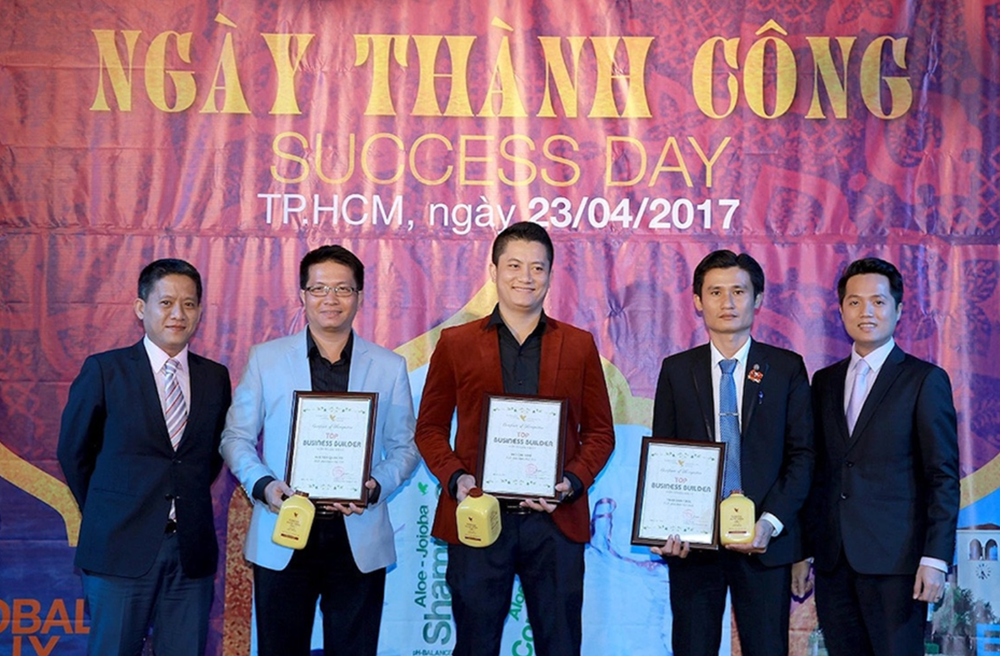 Vai trò của ca sĩ Đoàn Di Băng trong đường dây hàng giả - ảnh 2