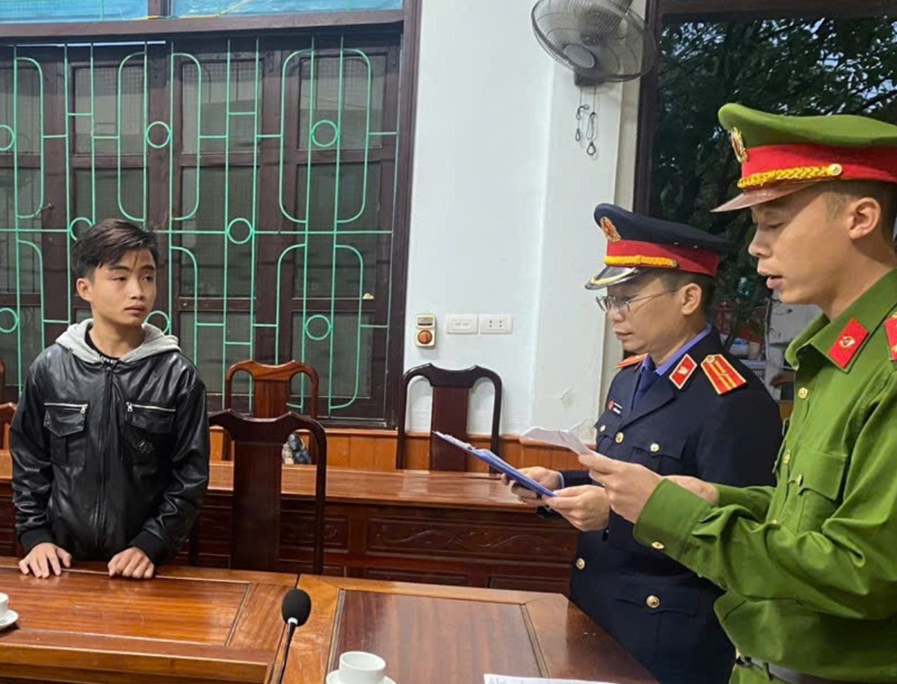 Khởi tố, bắt khẩn một học sinh lớp 11 - ảnh 1