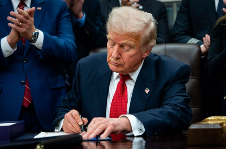 Ông Trump gỡ thuế nhập khẩu với một loạt quốc gia nhằm giảm chi phí sinh hoạt cho người Mỹ - ảnh 1