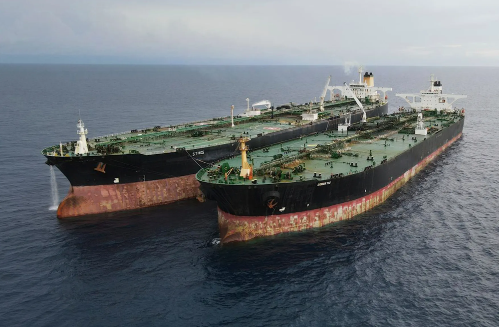 Quốc gia Đông Nam Á rao bán siêu tàu chở 167.000 tấn dầu thô bị Mỹ trừng phạt, giá trị lên tới 1.800 tỷ đồng  - ảnh 1
