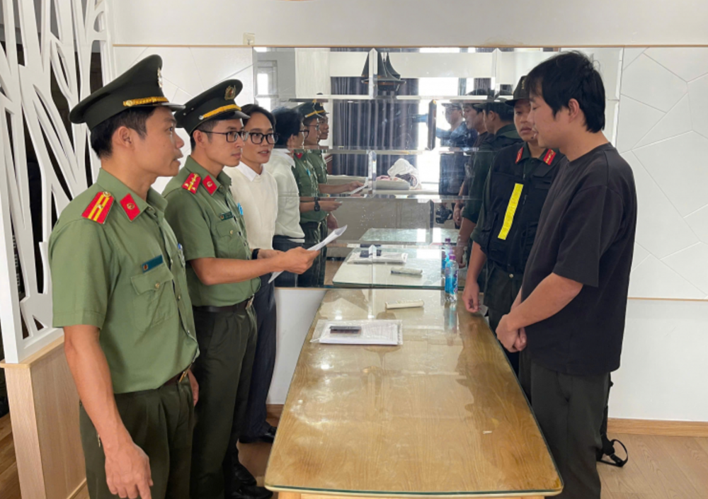 Bắt khẩn cấp ‘ông trùm’ bị Interpol truy nã đỏ tại Khánh Hòa - ảnh 2