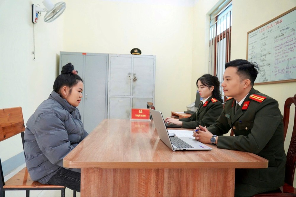 Khởi tố nữ môi giới thi BLX sinh năm 1994 - ảnh 1