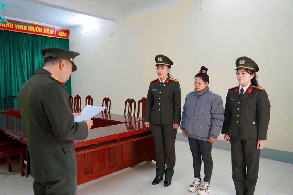 Khởi tố nữ môi giới thi BLX sinh năm 1994 - ảnh 2