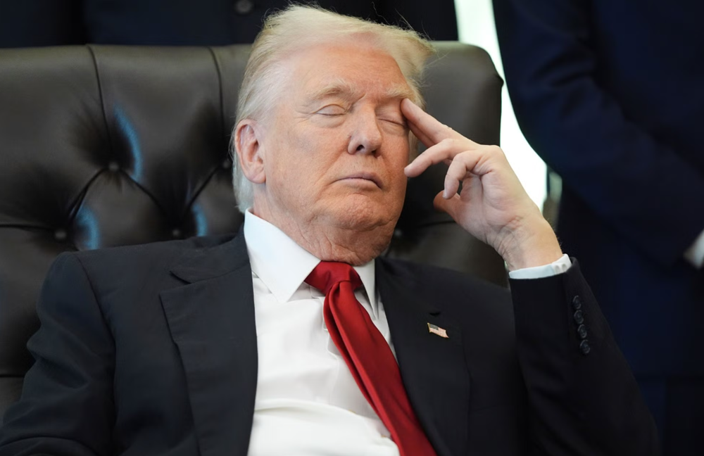 Ông Trump lộ khoảnh khắc mệt mỏi trong Phòng Bầu dục: Dấu hiệu tuổi tác bắt đầu ảnh hưởng? - ảnh 3