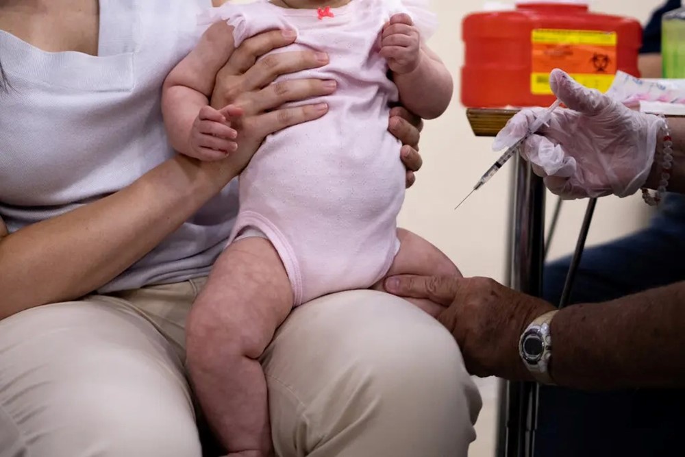 Mỹ tăng cường kiểm soát quá trình thử nghiệm và phê duyệt vaccine - ảnh 1