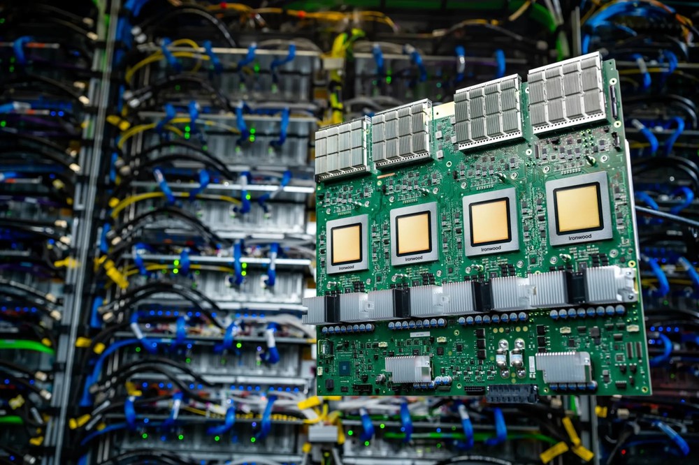 Alphabet hé lộ ‘vũ khí bí mật’ trị giá 900 tỷ USD, tấn công trực diện vào Nvidia?  - ảnh 1