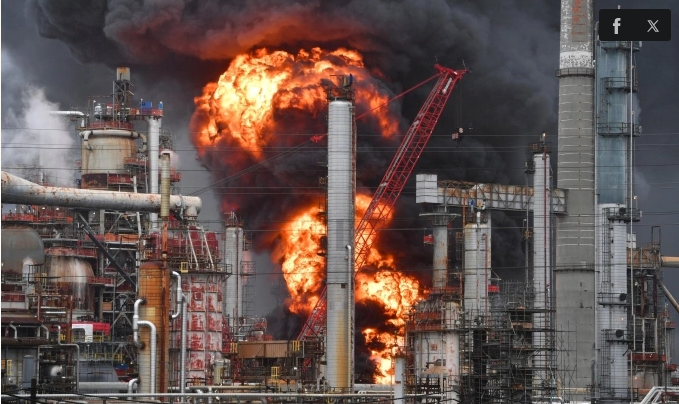 Cháy nhà máy lọc dầu khiến ít nhất 6 người bị thương, giải phóng hơn 200kg SO2 vào khí quyển: Phong tỏa nhiều tuyến đường, khẩn cấp điều động lực lượng cứu hộ đến hiện trường  - ảnh 1