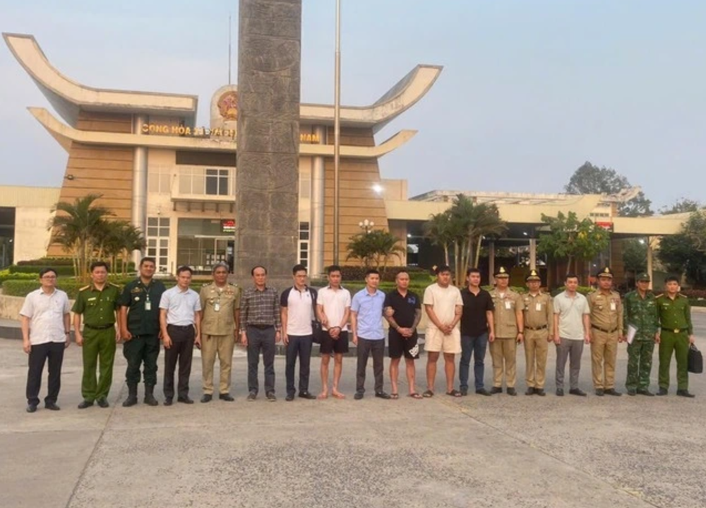 Đề nghị người bị lừa nâng hạng mức thanh toán, đóng mở thẻ tín dụng… khẩn trương liên hệ Công an qua SĐT: 0855.683.839 - ảnh 1