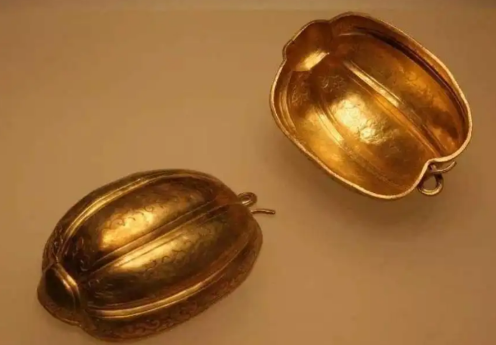 Phong tỏa khẩn cấp công trường xây dựng, khai quật ‘kho báu’ trị giá 11.000 tỷ, chứa hơn 300 trang sức vàng bạc dưới hố sâu 2m - ảnh 2