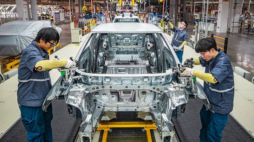 Quyền lực đã đổi chiều: Trung Quốc dạy lại Volkswagen, Ford và Toyota cách làm xe điện? - ảnh 1