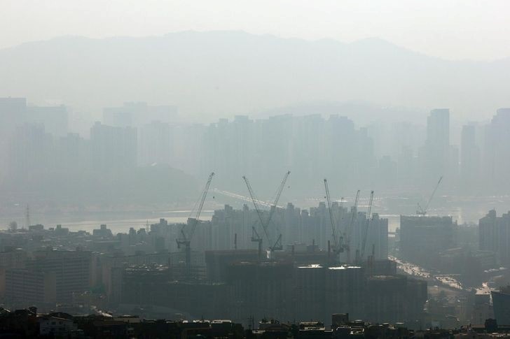 Mua căn hộ giá cả trăm tỷ đồng trên... chợ đồ cũ: Xu thế mới hay trò đánh cược nguy hiểm? - ảnh 1