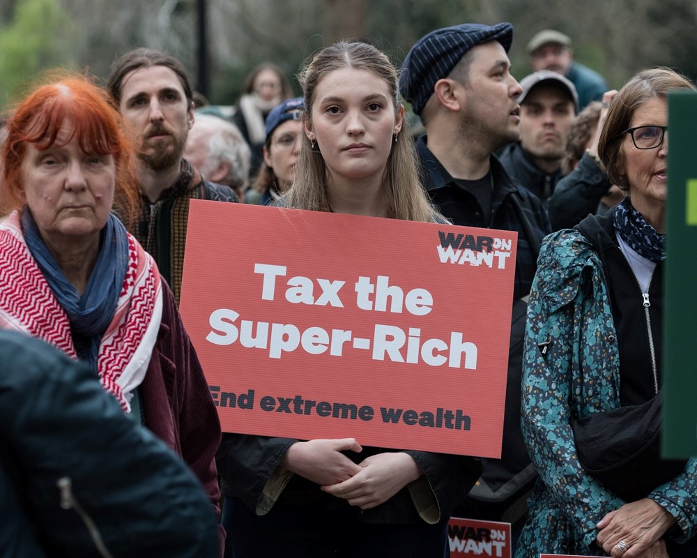 Nhóm chỉ chiếm 0,001% dân số nhưng giàu gấp 3 lần những người nghèo nhất thế giới - ảnh 1