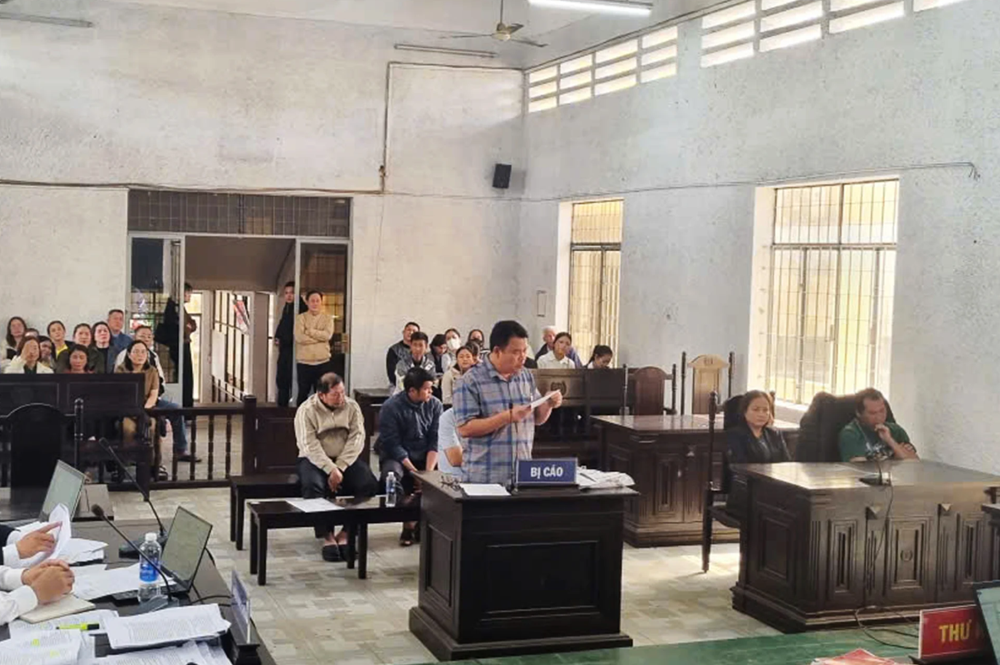 Tuyên phạt một cựu Bí thư, Chủ tịch thị trấn 10 năm tù - ảnh 1