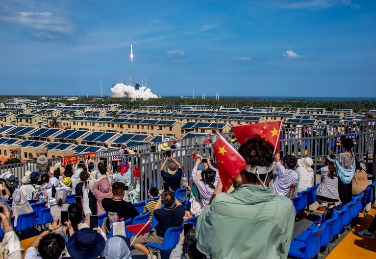 Vượt Mỹ, Trung Quốc dẫn đầu nghiên cứu trong 90% công nghệ then chốt của thế giới - ảnh 1