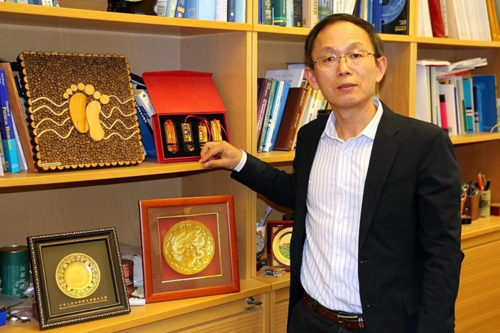 Nhà khoa học nổi tiếng rời châu Âu chọn về nước cống hiến sau 30 năm: Sở hữu hơn 600 bài báo, được trích dẫn hơn 30.000 lần, từng được xem là 'vũ khí bí mật' trong cuộc chiến chống lũ lụt  - ảnh 1