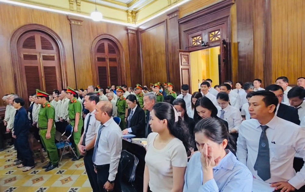 7 cựu cán bộ hải quan hầu tòa vì nhận hối lộ - ảnh 2