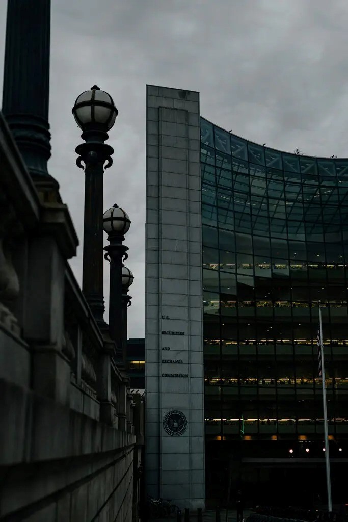 'Tổng thống tiền điện tử' Donald Trump: Liệu thí nghiệm tài chính lớn nhất lịch sử Phố Wall có dẫn tới thảm họa đòn bẩy? - ảnh 4