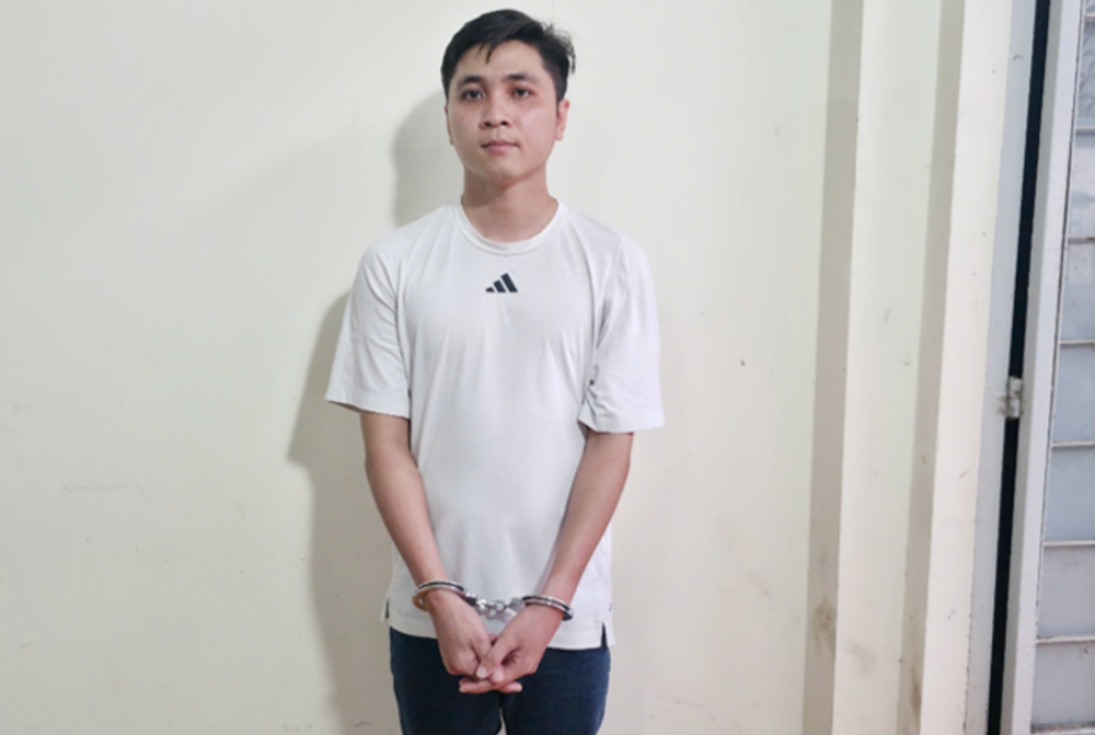 Khởi tố, bắt một nhân viên ngân hàng sinh năm 1996 - ảnh 1