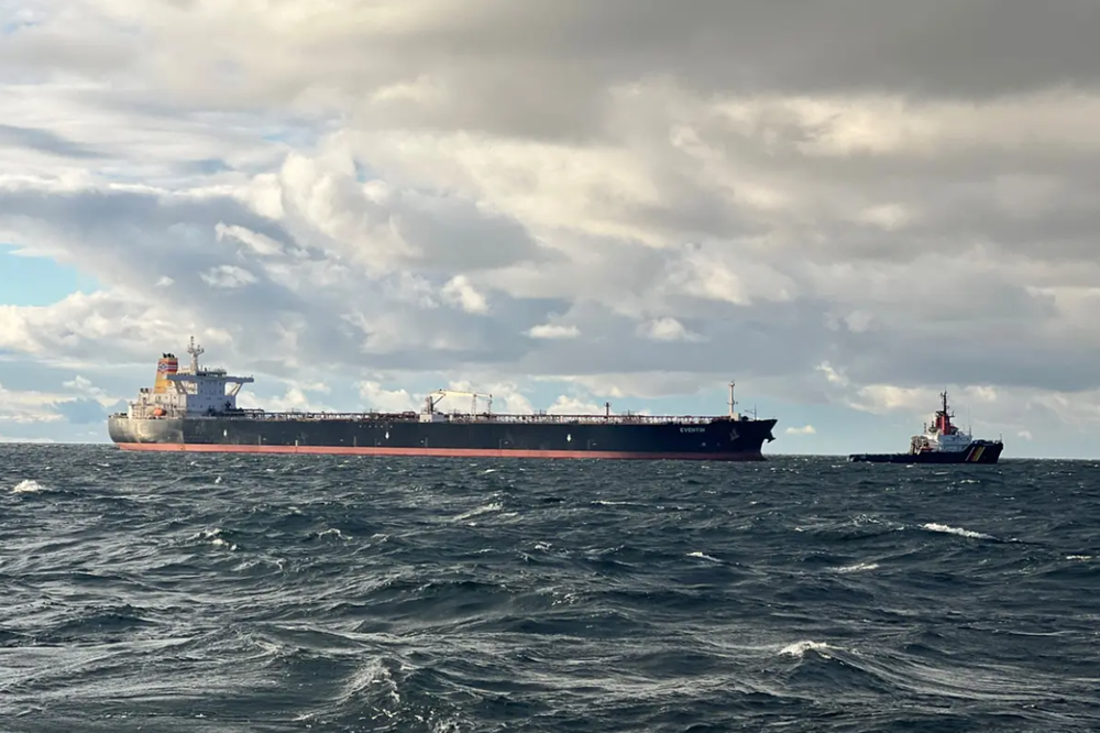 Hơn 3 triệu thùng dầu Nga ùn ứ ngoài khơi Trung Quốc - ảnh 1