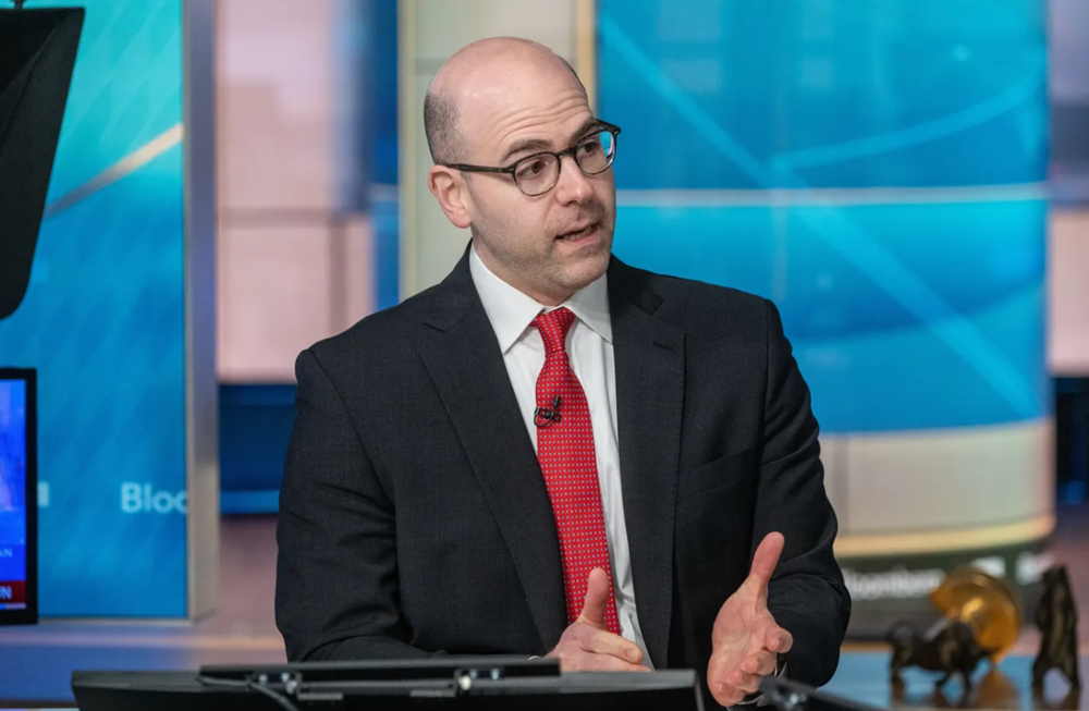 Thống đốc Fed cảnh báo: Mỹ sẽ rơi vào suy thoái nếu ngừng hạ lãi suất - ảnh 1