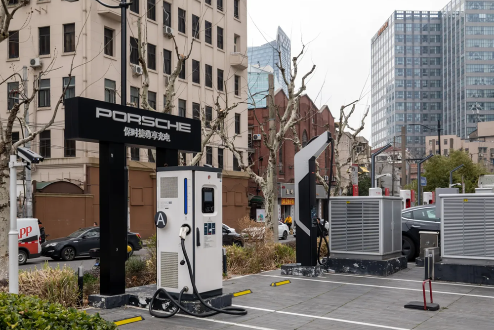 Ông lớn châu Âu đóng toàn bộ mạng lưới trạm sạc tại Trung Quốc, chuyện gì đây?  - ảnh 1