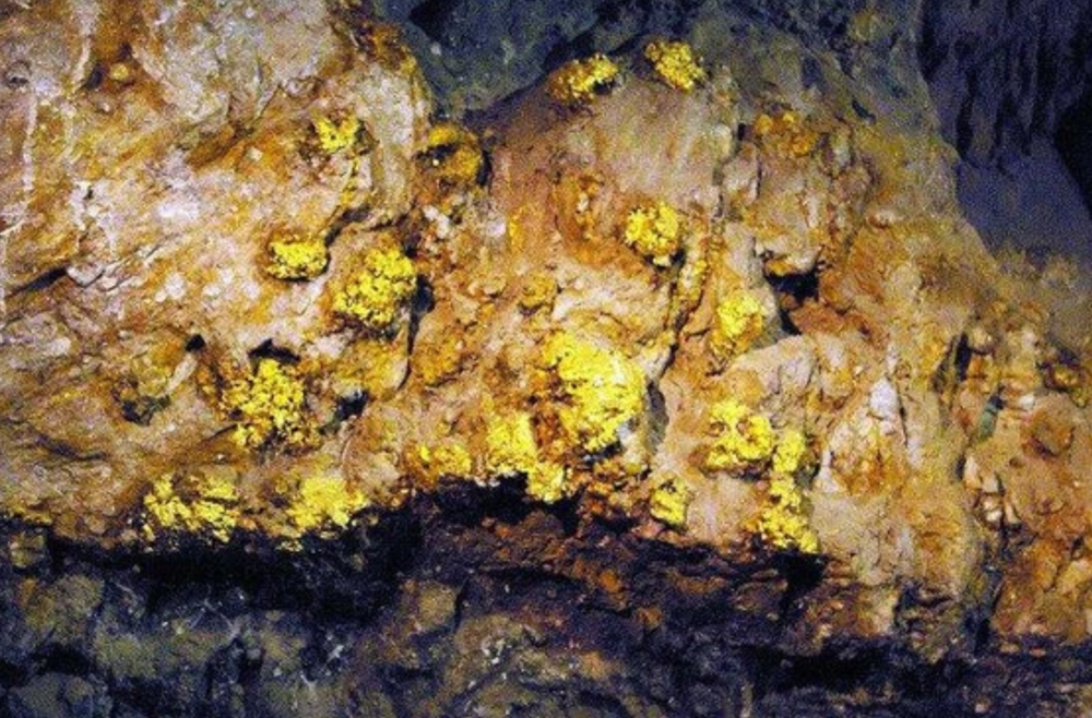 Phong tỏa khẩn cấp khu mỏ khoáng sản, tìm thấy ‘kho vàng’ trữ lượng 38 tấn ở độ sâu chưa tới 500m - ảnh 1