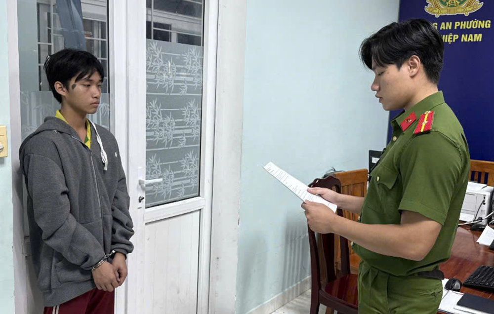 Bắt khẩn cấp Văn Viết Long, SN 2008 vì cướp giật vé số của người khuyết tật - ảnh 1