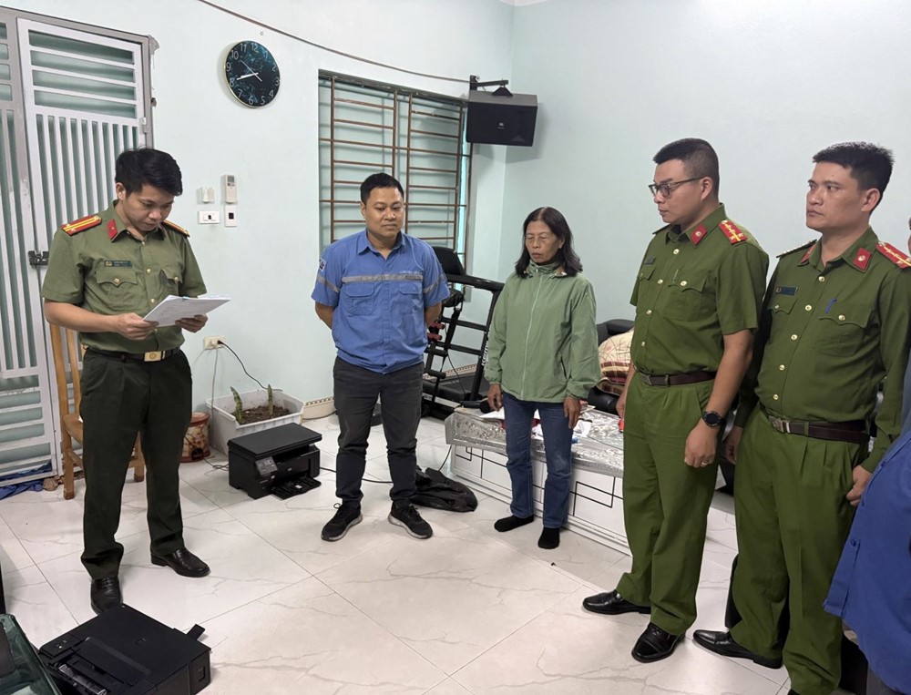 Khám xét khẩn cấp nơi ở, khởi tố Đỗ Thị Thu Hường và đồng bọn, tịch thu loạt tài liệu quan trọng - ảnh 1