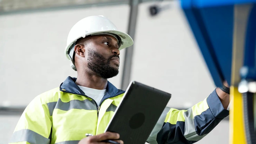 10 công việc đang cực 'khát nhân lực', thu nhập lên tới gần 3 tỷ đồng/năm mà không yêu cầu bằng đại học  - ảnh 1