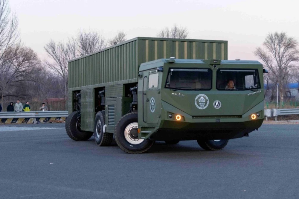 Láng giềng Việt Nam trình làng phương tiện ‘lạ’ di chuyển như cua, chạy hoàn toàn bằng điện và gần như không tiếng ồn - ảnh 1