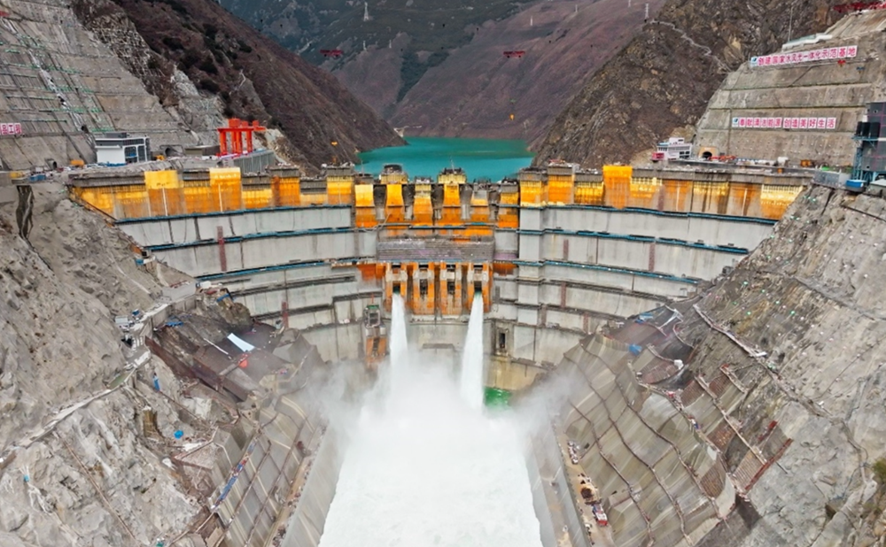Láng giềng Việt Nam vận hành nhà máy thủy điện đập vòm ở độ cao lớn nhất nước: Thuộc chuỗi 13 dự án dọc một đoạn sông, chính thức hoạt động sau hơn 20 năm - ảnh 1