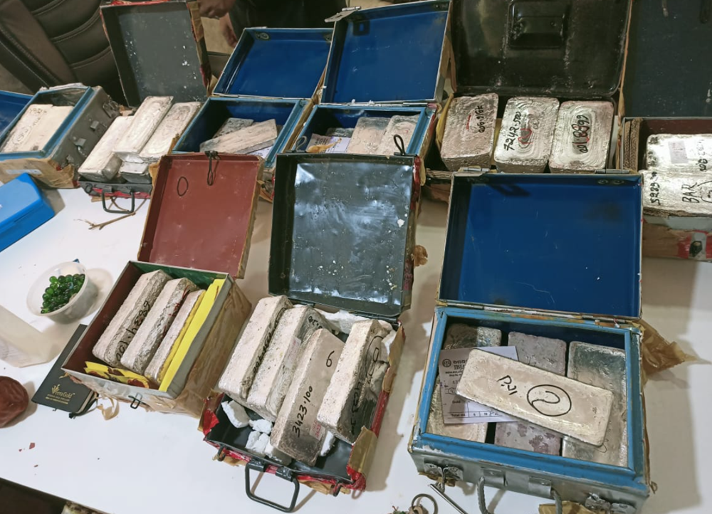 Khám xét khẩn cấp 761 tủ khóa, tịch thu 91,5kg vàng và 152kg bạc tại một công ty - ảnh 1