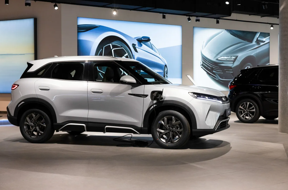 BYD vượt mặt Tesla tại hai thị trường xe điện lớn nhất châu Âu - ảnh 1