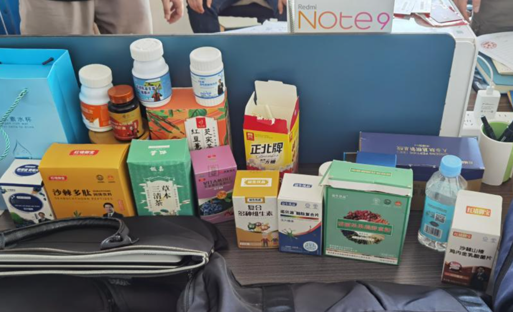 Khám xét khẩn cấp, thu giữ 38kg vàng của cặp vợ chồng chuyên livestream - ảnh 2