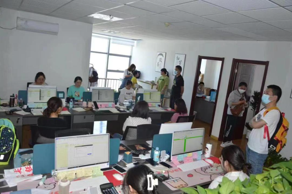 Khám xét khẩn cấp, thu giữ 38kg vàng của cặp vợ chồng chuyên livestream - ảnh 1