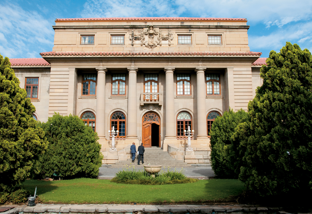 Quốc gia duy nhất có tới 3 thủ đô, sử dụng 11 ngôn ngữ chính thức - ảnh 5