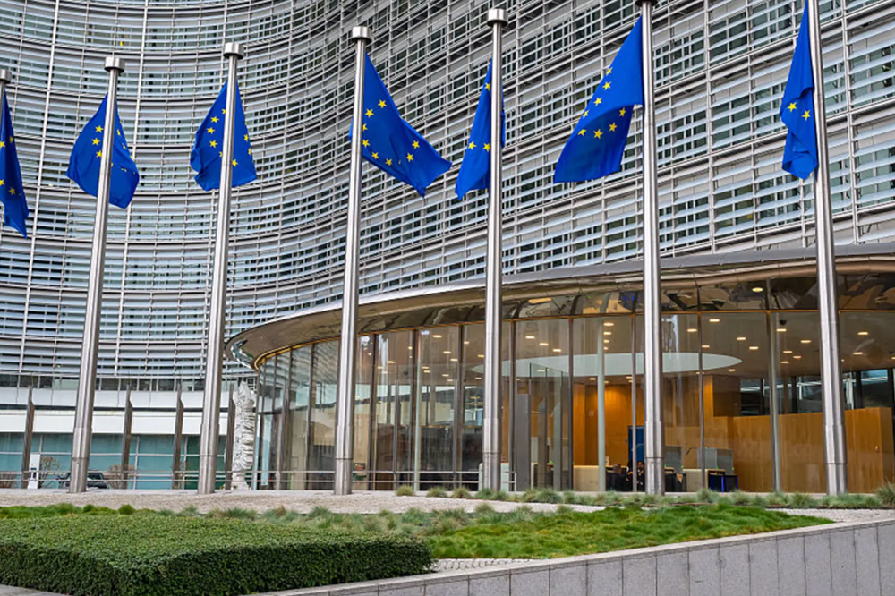 EU cân nhắc tung ‘vũ khí hạng nặng’ trị giá hàng trăm tỷ USD để phản công Mỹ  - ảnh 1