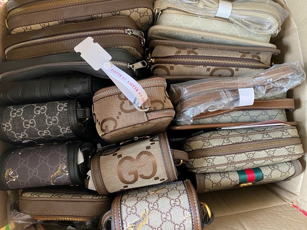 Xử phạt hộ kinh doanh đăng tải, livestream bán ‘hàng hiệu’ trên Facebook - ảnh 2