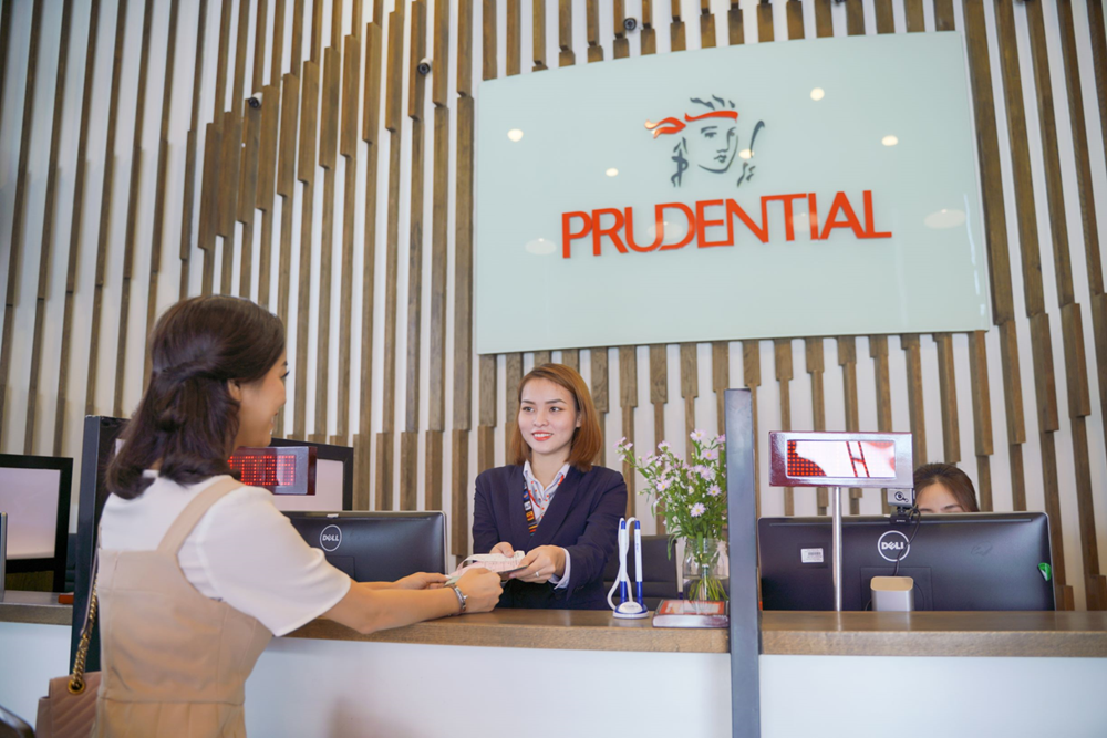 Prudential: Lãi sau thuế giảm, rót tiền khủng vào chứng khoán - ảnh 2