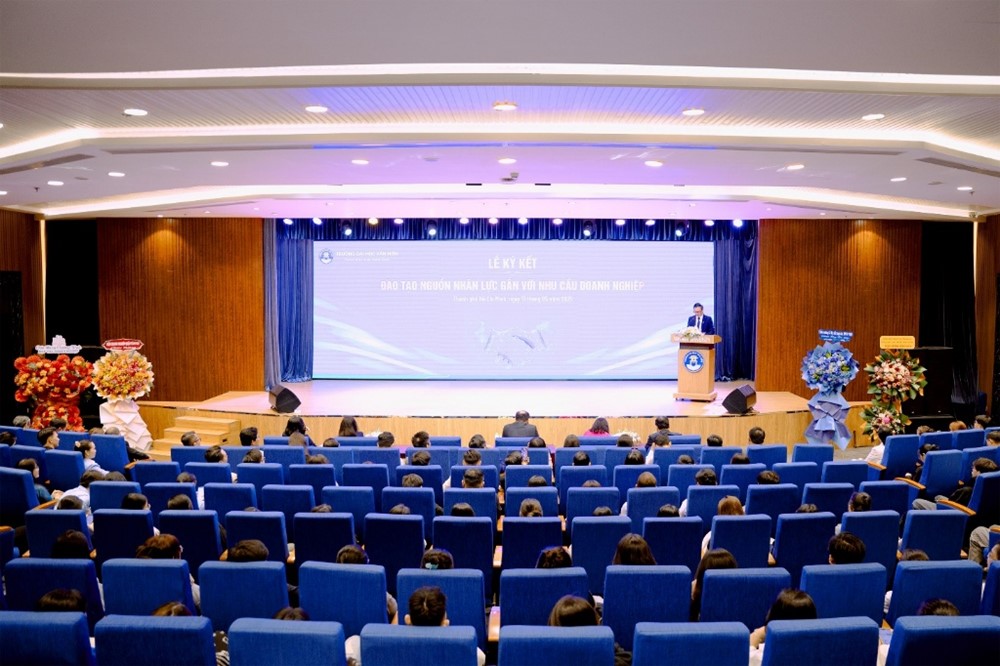 Trường Đại học Văn Hiến ký kết với doanh nghiệp đào tạo nhân lực và chuyển giao tri thức - ảnh 1