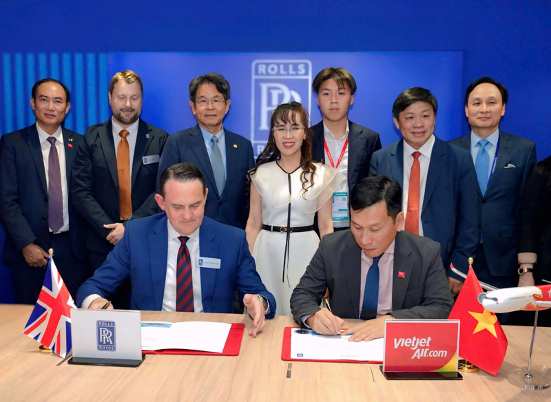 Điểm tin doanh nghiệp hôm nay (18/6): Vietjet đặt mua 100 máy bay, Nam Tân Uyên nộp hồ sơ niêm yết lên HoSE - ảnh 1