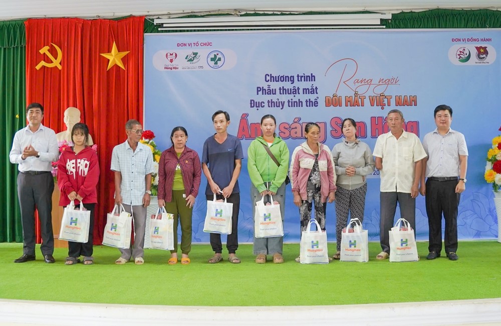 Sinh viên Văn Hiến đồng hành cùng chương trình “Ánh sáng Sen Hồng” - ảnh 3