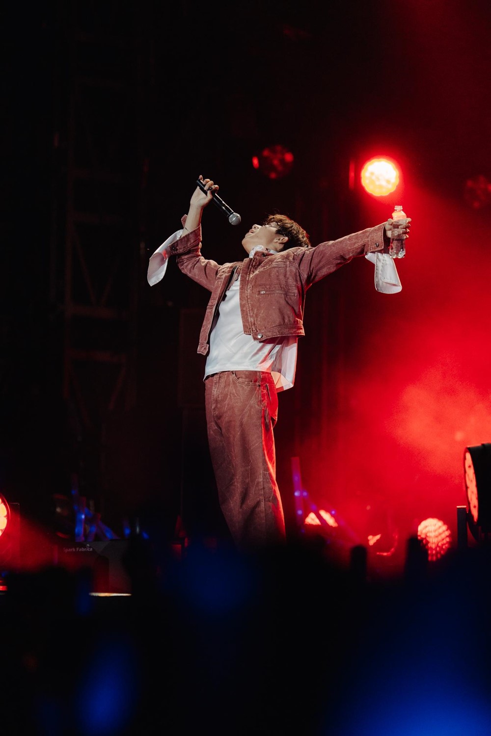 Đông Concert bùng nổ cảm xúc, giữ chân khán giả Hà Nội đến phút cuối cùng - ảnh 2